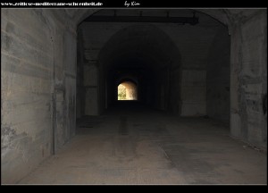 Und nun im echten Horro - die finsteren Tunnel der Raketenbasis